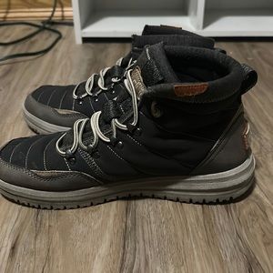 Hey Dude Men’s Charlie grey carbon light boots Size 9